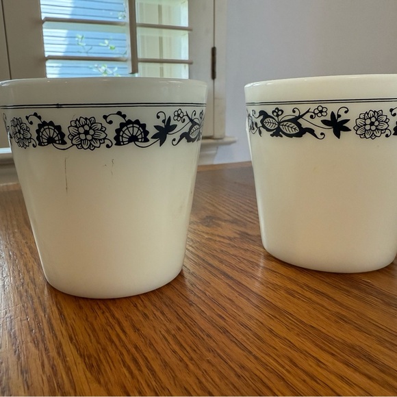 Vintage Pyrex Old Town Blue Mugs Set of 4 – Corelle Corning Coffee Cups - Picture 4 of 6